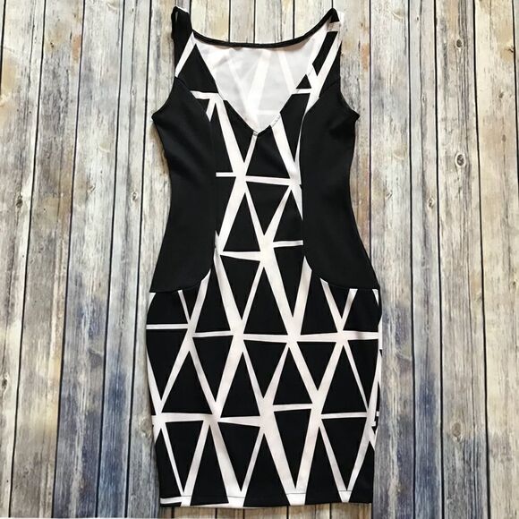 Black and white dress   - Picture 3 of 4